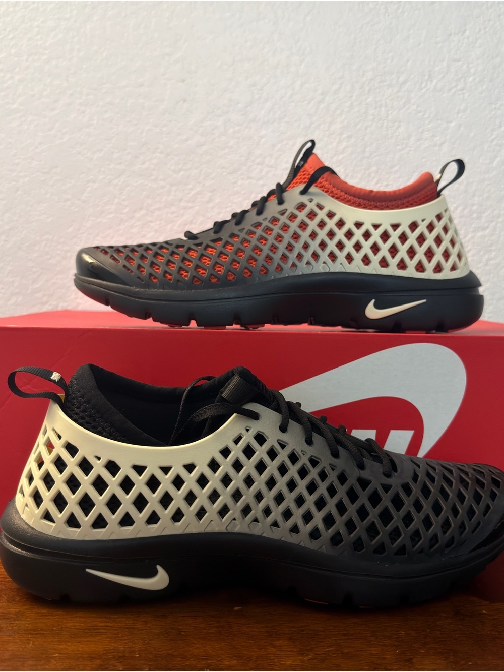 Nike Wmns Rejuven8 Run 'Black Rust Factor' IO9932-001 Women's Size 12 Men's 10.5
